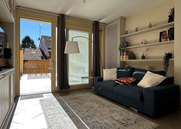 Blue Roof Apartment *