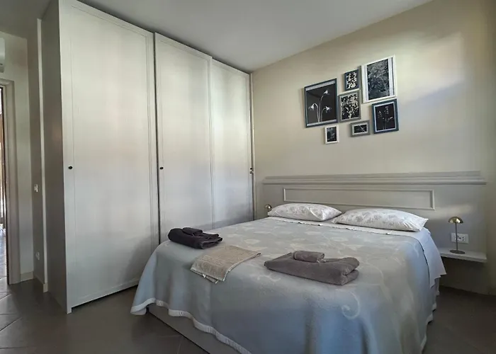 Blue Roof Apartment *